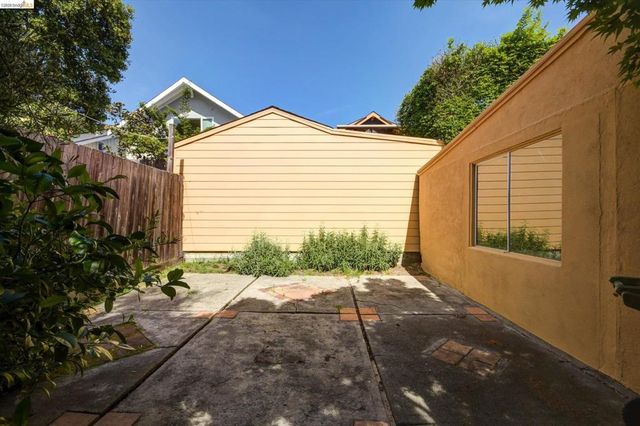 5570 Taft Ave, Oakland, CA 94618
