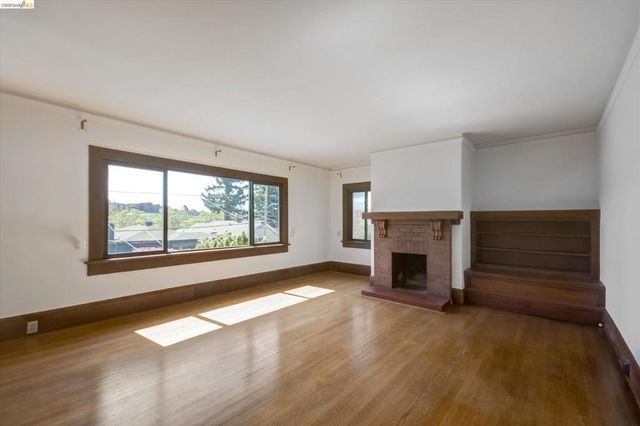 5570 Taft Ave, Oakland, CA 94618