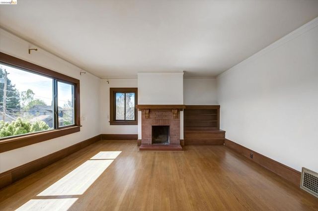 5570 Taft Ave, Oakland, CA 94618