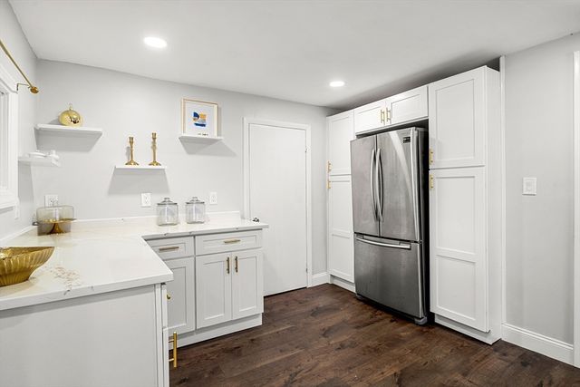 952 Bridge St, Lowell, MA 01850