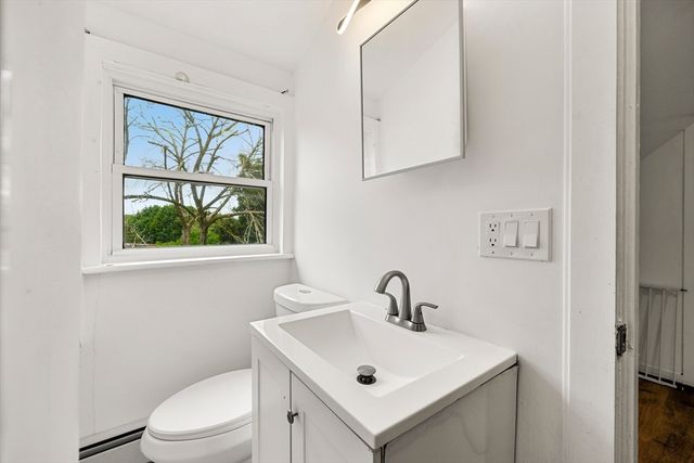952 Bridge St, Lowell, MA 01850