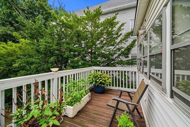 952 Bridge St, Lowell, MA 01850
