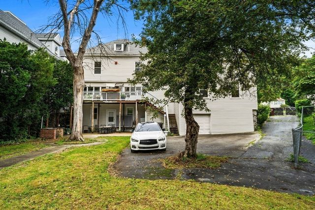 952 Bridge St, Lowell, MA 01850
