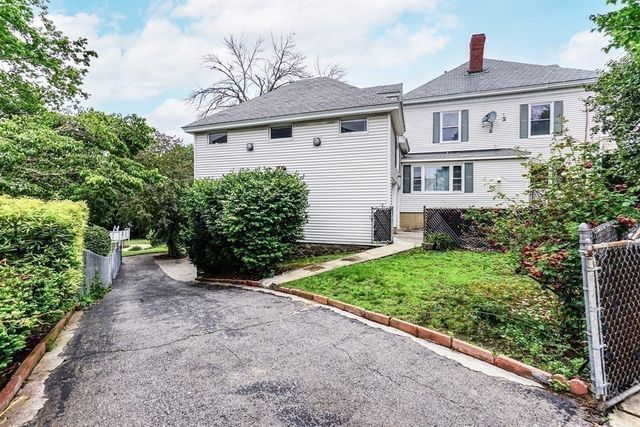952 Bridge St, Lowell, MA 01850