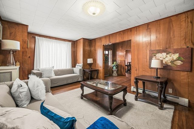 952 Bridge St, Lowell, MA 01850