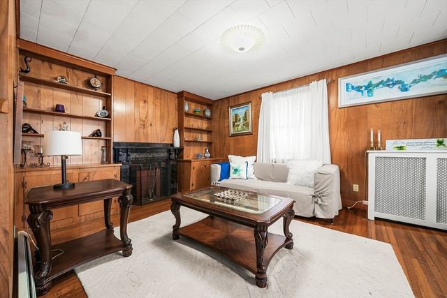 952 Bridge St, Lowell, MA 01850