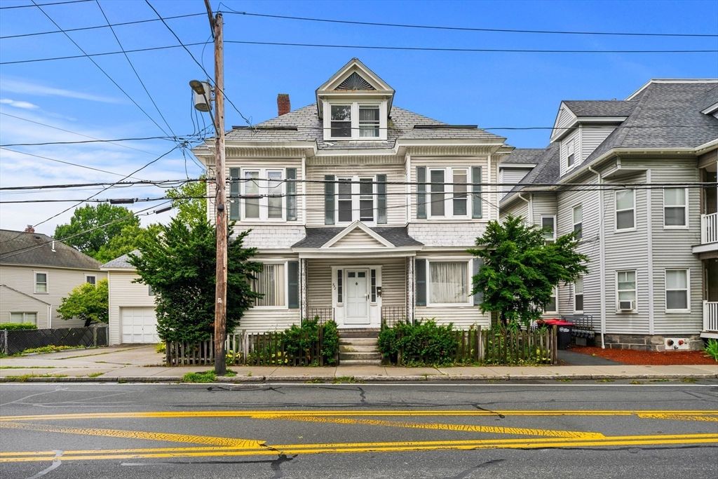 952 Bridge St, Lowell, MA 01850