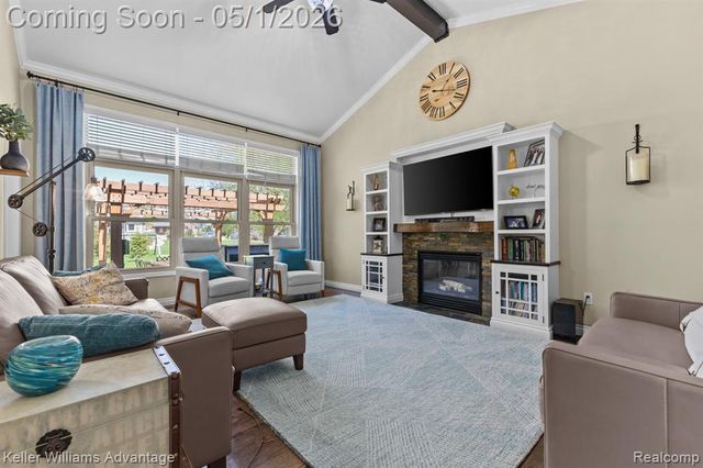 8200 Carpathian Drive, White Lake, MI 48386
