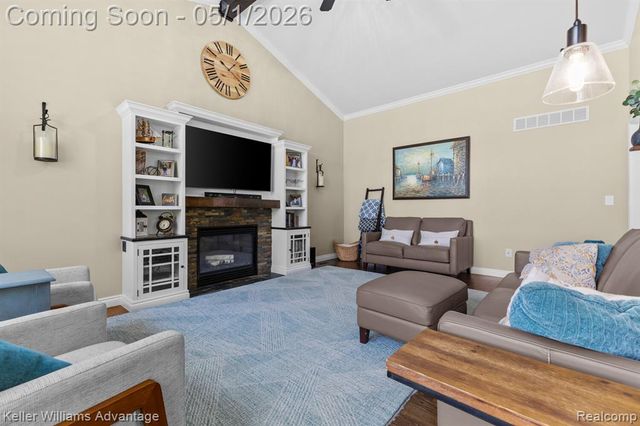 8200 Carpathian Drive, White Lake, MI 48386