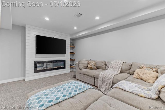 8200 Carpathian Drive, White Lake, MI 48386