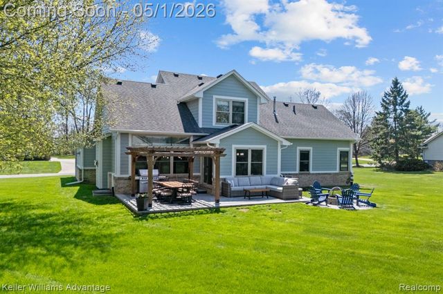 8200 Carpathian Drive, White Lake, MI 48386
