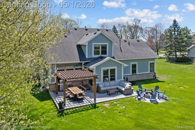8200 Carpathian Drive, White Lake, MI 48386