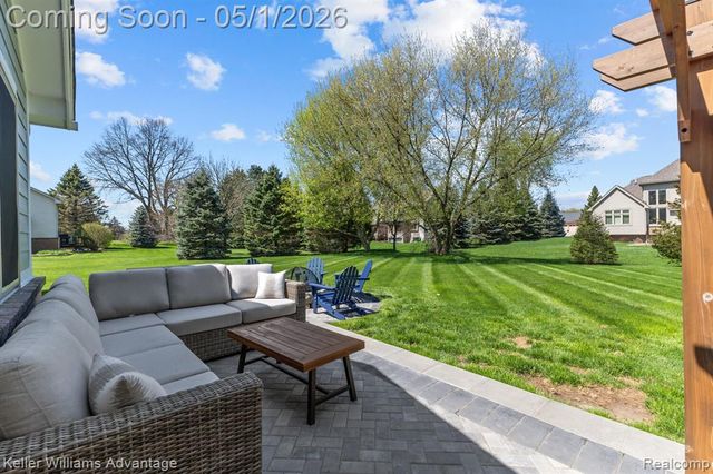 8200 Carpathian Drive, White Lake, MI 48386