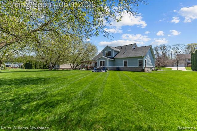 8200 Carpathian Drive, White Lake, MI 48386