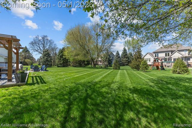 8200 Carpathian Drive, White Lake, MI 48386