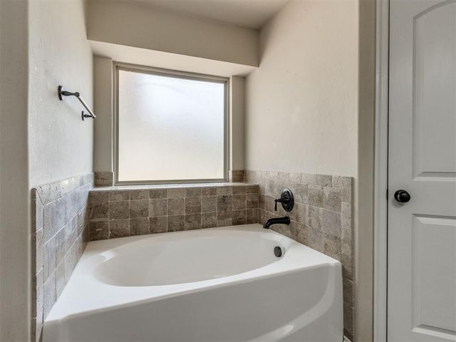 16116 Iron Ridge Road, Edmond, OK 73013