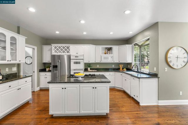 55 Mcconnell Ln, Walnut Creek, CA 94596