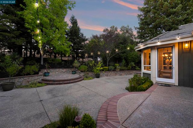 55 Mcconnell Ln, Walnut Creek, CA 94596