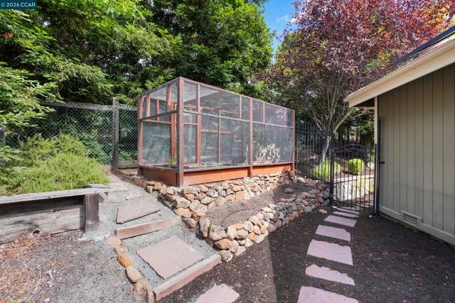 55 Mcconnell Ln, Walnut Creek, CA 94596