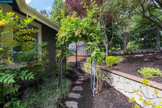 55 Mcconnell Ln, Walnut Creek, CA 94596