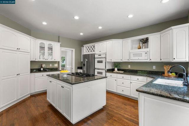 55 Mcconnell Ln, Walnut Creek, CA 94596