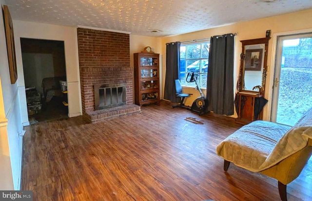 10 HICKORY RIDGE DR, Fredericksburg, VA 22405