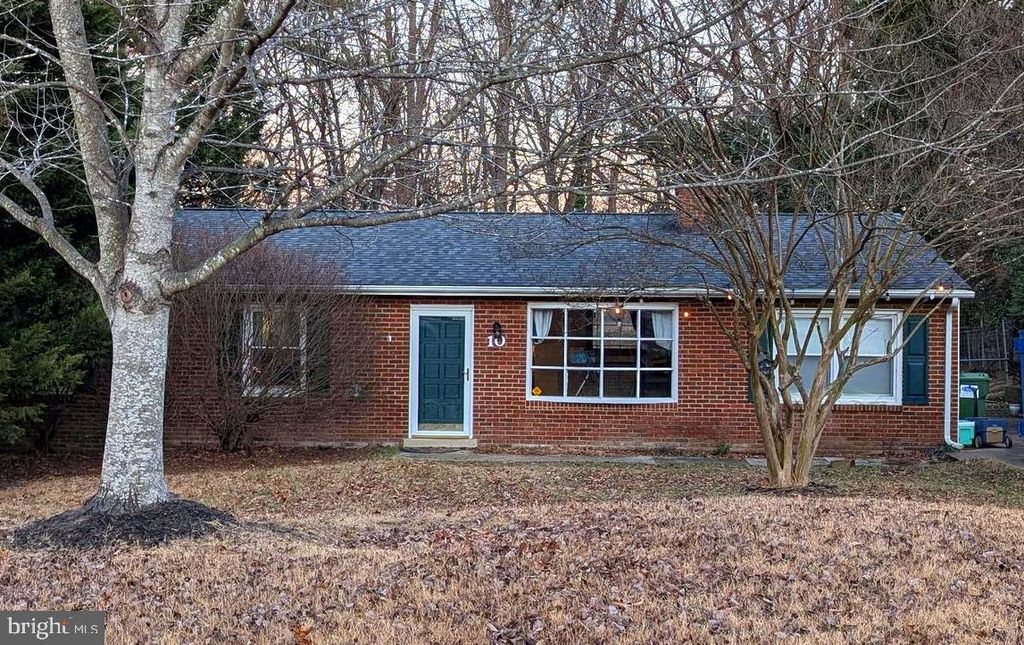 10 HICKORY RIDGE DR, Fredericksburg, VA 22405