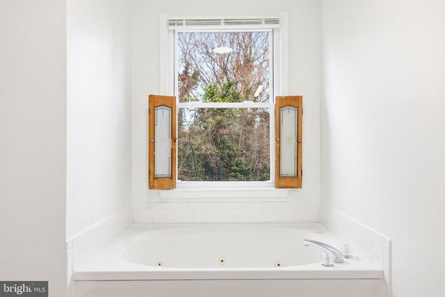 6126 OLD BRENTFORD CT, Alexandria, VA 22310