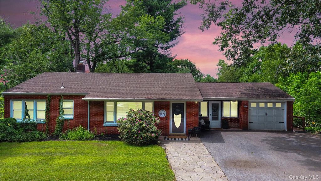 10 Oak Ridge Drive, New Windsor, NY 12553 — exterior