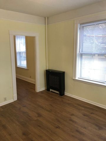 6 Rowley St. 1R, Boston, MA 02122