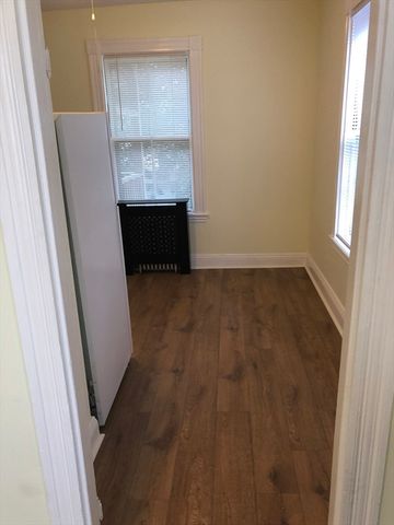 6 Rowley St. 1R, Boston, MA 02122