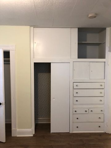 6 Rowley St. 1R, Boston, MA 02122