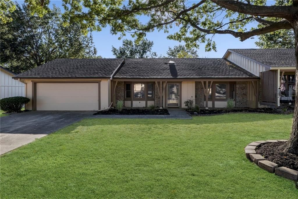 18806 Sunrise Drive, Belton, MO 64012