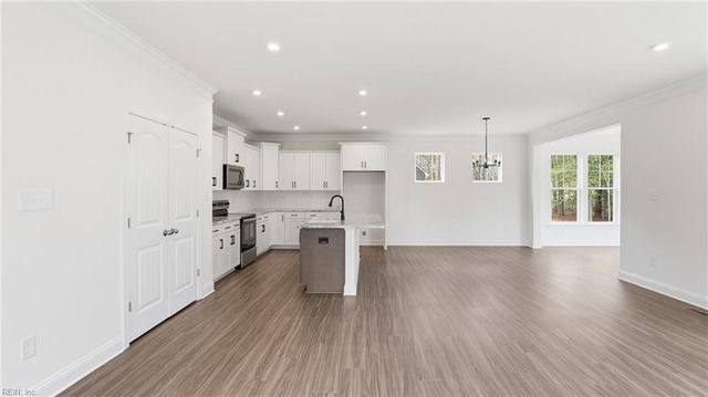 2047 Swiss LN, Hayes, VA 23072