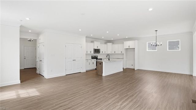 2047 Swiss LN, Hayes, VA 23072