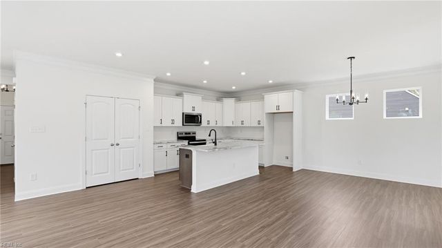 2047 Swiss LN, Hayes, VA 23072