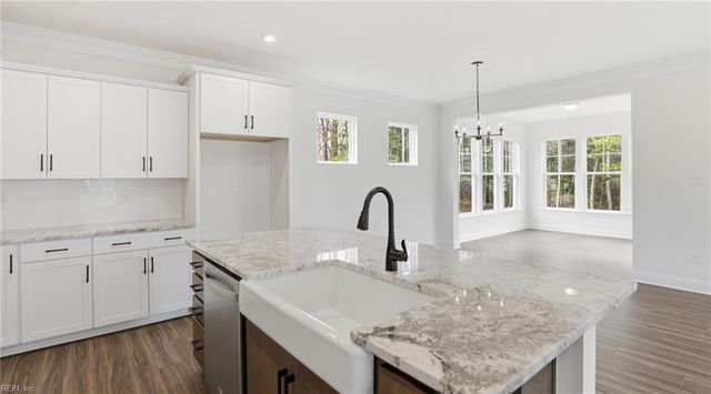 2047 Swiss LN, Hayes, VA 23072