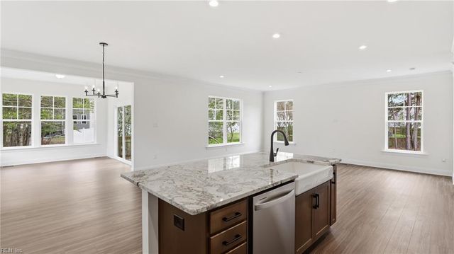 2047 Swiss LN, Hayes, VA 23072