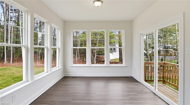2047 Swiss LN, Hayes, VA 23072