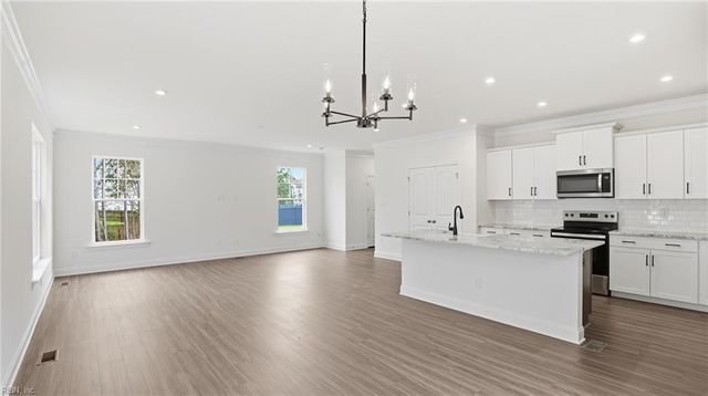 2047 Swiss LN, Hayes, VA 23072