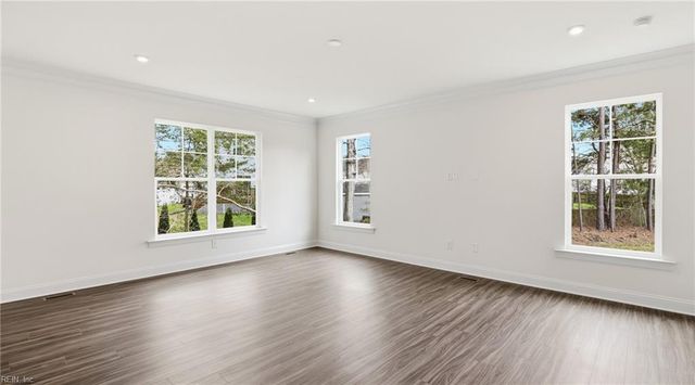 2047 Swiss LN, Hayes, VA 23072