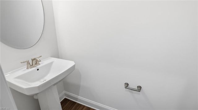 2047 Swiss LN, Hayes, VA 23072