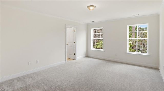 2047 Swiss LN, Hayes, VA 23072