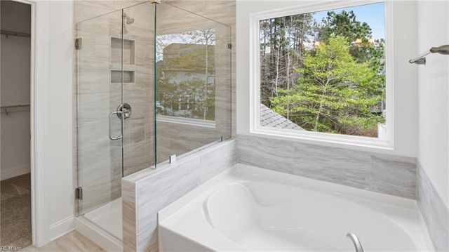 2047 Swiss LN, Hayes, VA 23072