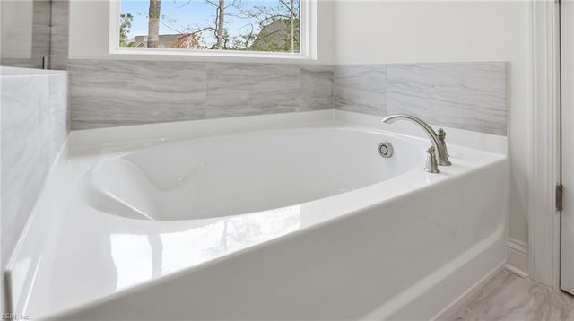 2047 Swiss LN, Hayes, VA 23072