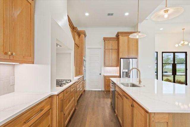 919 Fawn Drive, Mcgregor, TX 76657