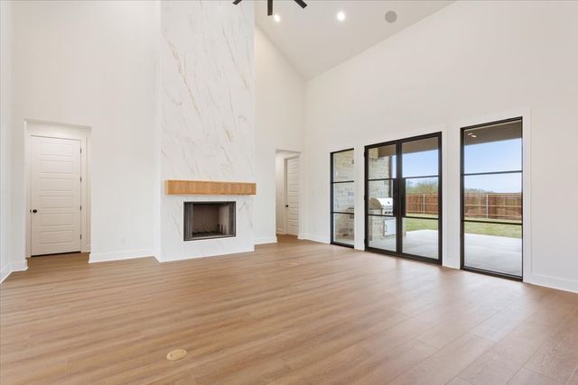 919 Fawn Drive, Mcgregor, TX 76657