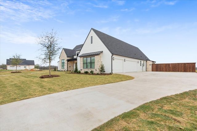 919 Fawn Drive, Mcgregor, TX 76657