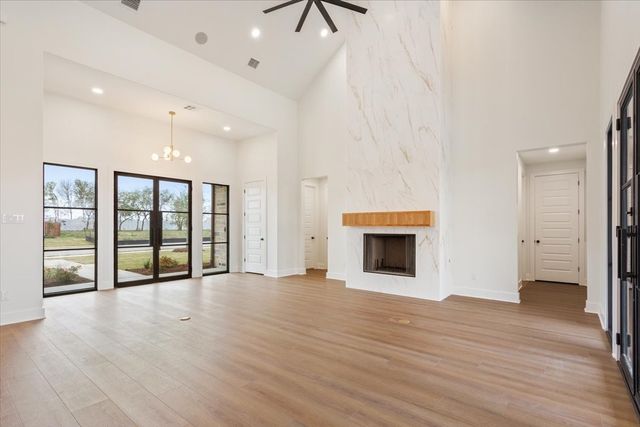 919 Fawn Drive, Mcgregor, TX 76657