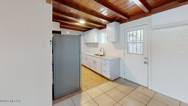 3564 E Kleindale Rd Apt B, Tucson, AZ 85716
